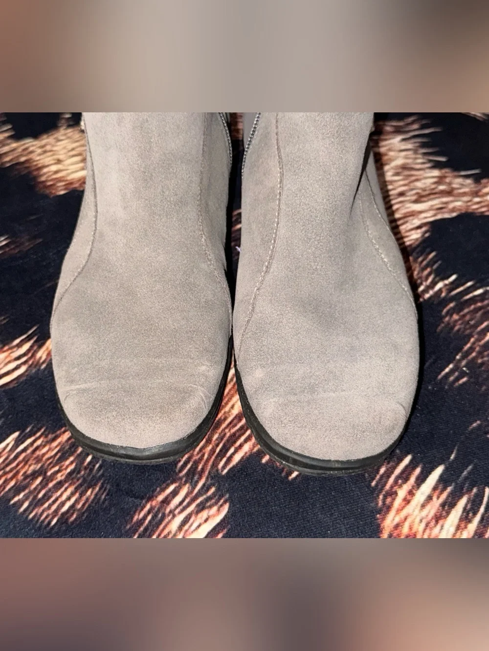 Clarks Gray Suede Shearling-Lined Winter Ankle Boots 8M w/ Box